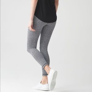 Lululemon High Times Pant- Teeny Tooth, Size 6